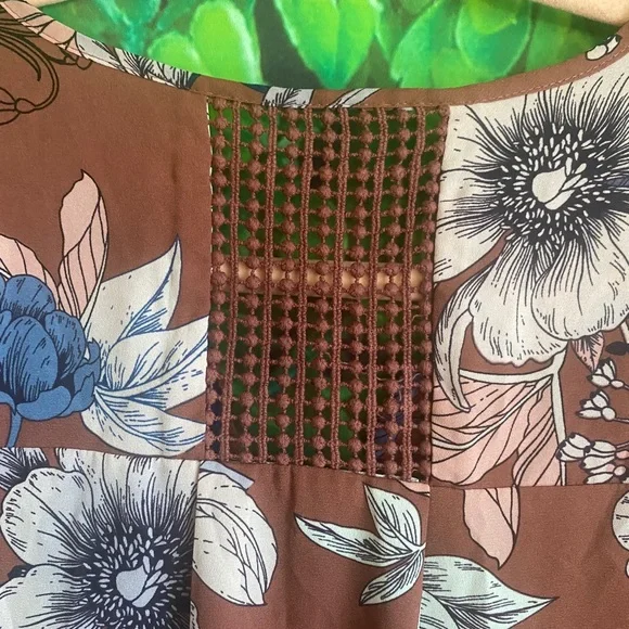Daniel Rainn - Floral Brown Women's Top - Picture 5 of 6
